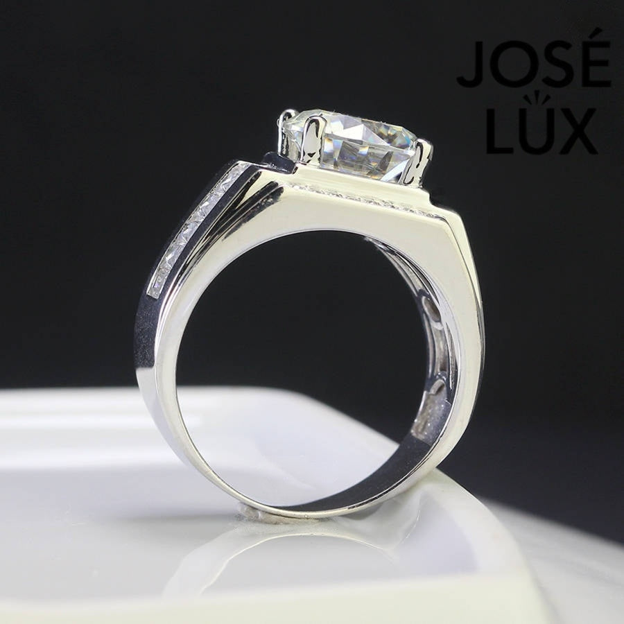Side profile of Men's Sterling Silver Moissanite Ring 4CT with raised center stone and sleek band design, highlighting modern craftsmanship.