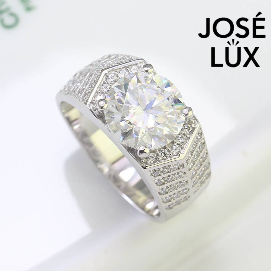 Top view of Men's Sterling Silver Moissanite Ring 4CT with Ribbed Pavé Band displaying the full sparkle of the moissanite and pavé detailing.